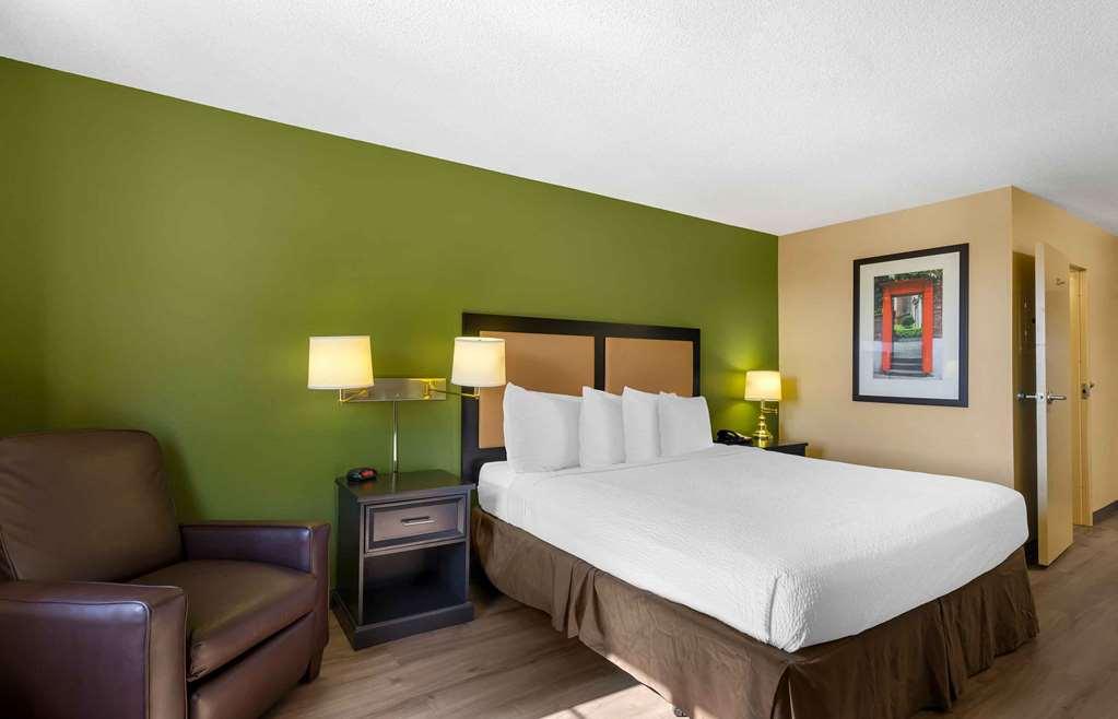 Extended Stay America Suites - Fresno - North Room photo